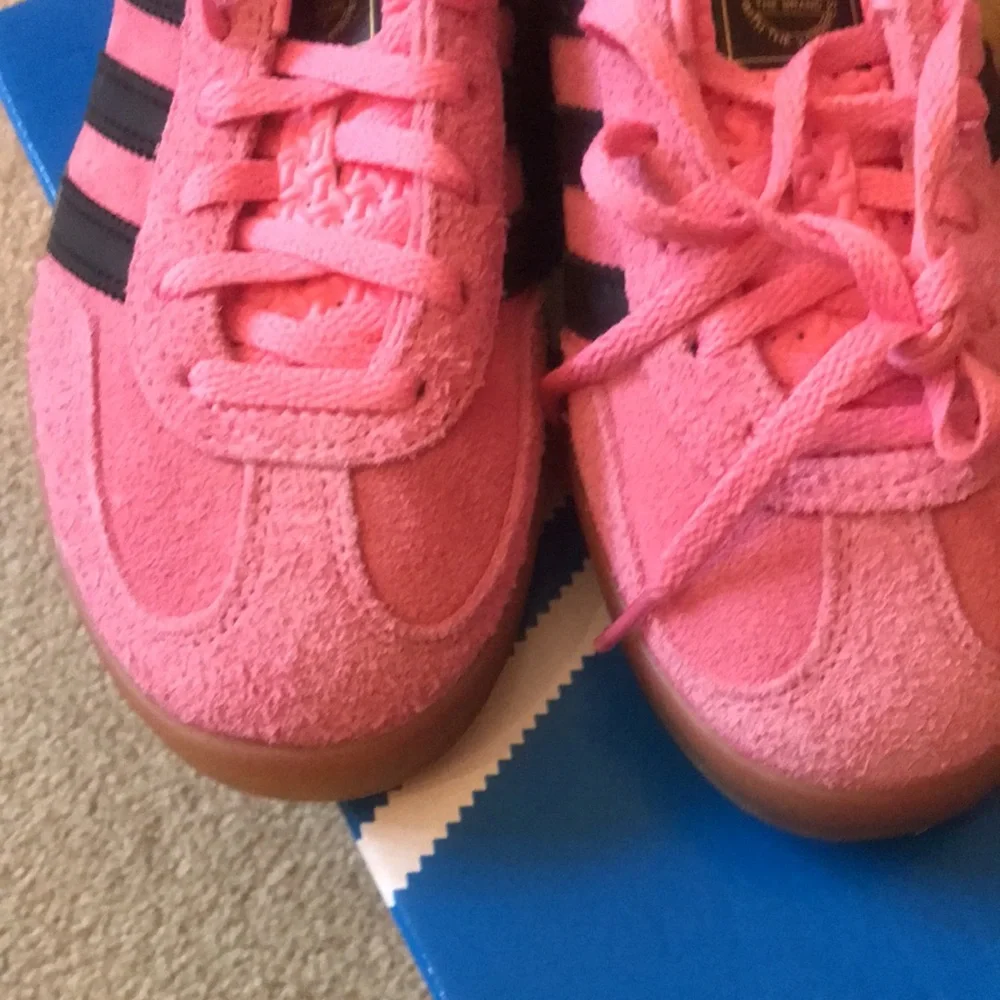 Adidas Womens BRAND NEW Gazelle sneakers in Bliss Pink. Size 6!